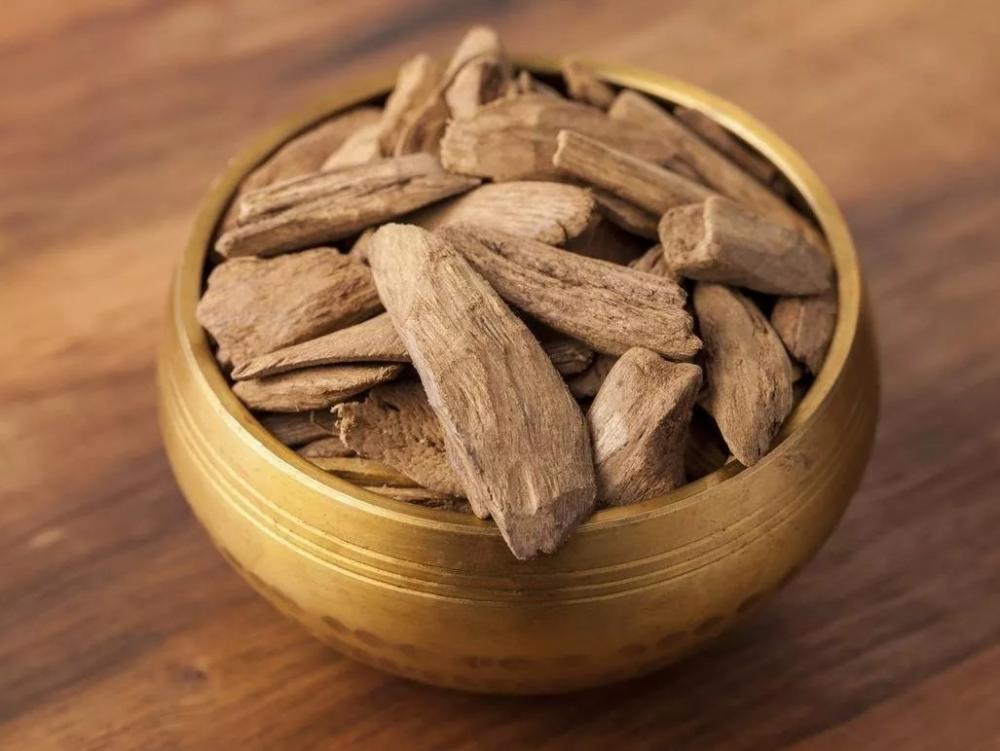 أفضل طرق حفظ وتخزين العود الأزرق للحفاظ على جودته