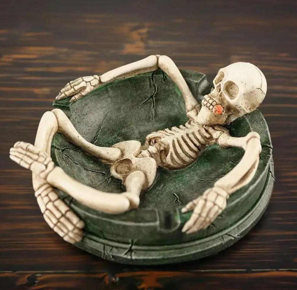 Decorative ashtray in the shape of a skeleton | Zero Vape Store