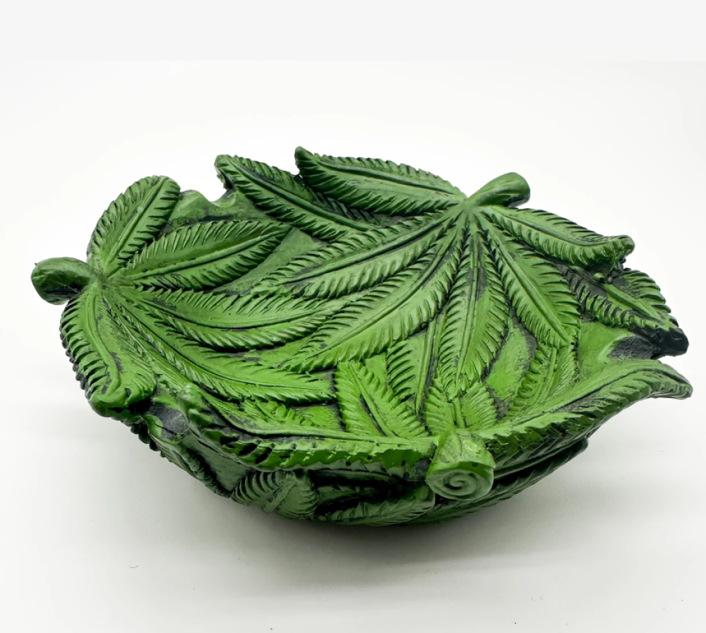 A modern ashtray in the shape of a green leaf | Zero Vape Store
