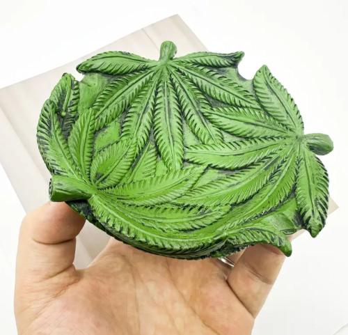 A modern ashtray in the shape of a green leaf | Zero Vape Store