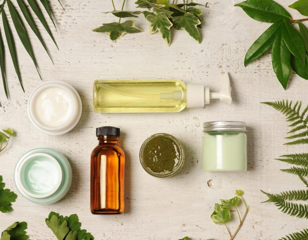 روتين العناية بالبشرة للأمهات بعد الولادة باستخدام منتجات طبيعية