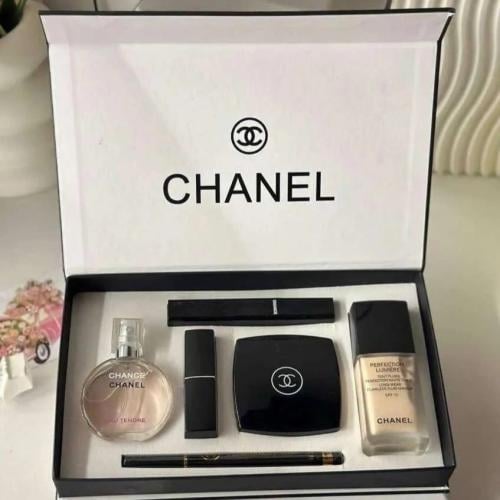 بوكس شانيل ميكب وعطر شانس