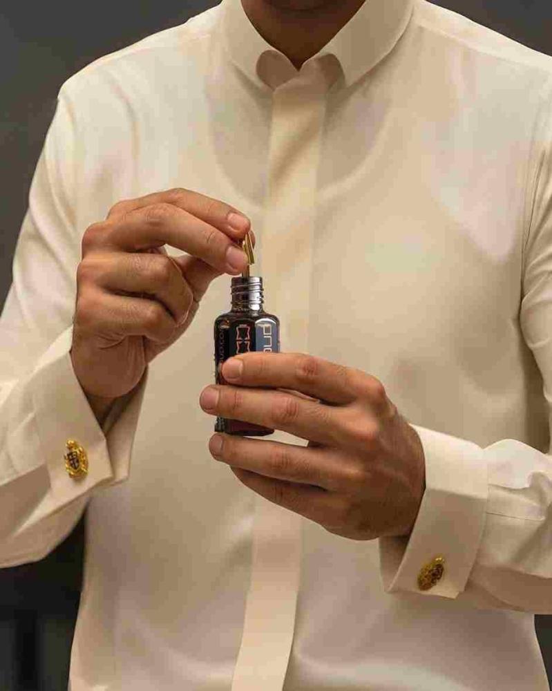 كيفية استخدام دهن العود بشكل صحيح: دليل شامل للمبتدئين للحصول على أفضل رائحة