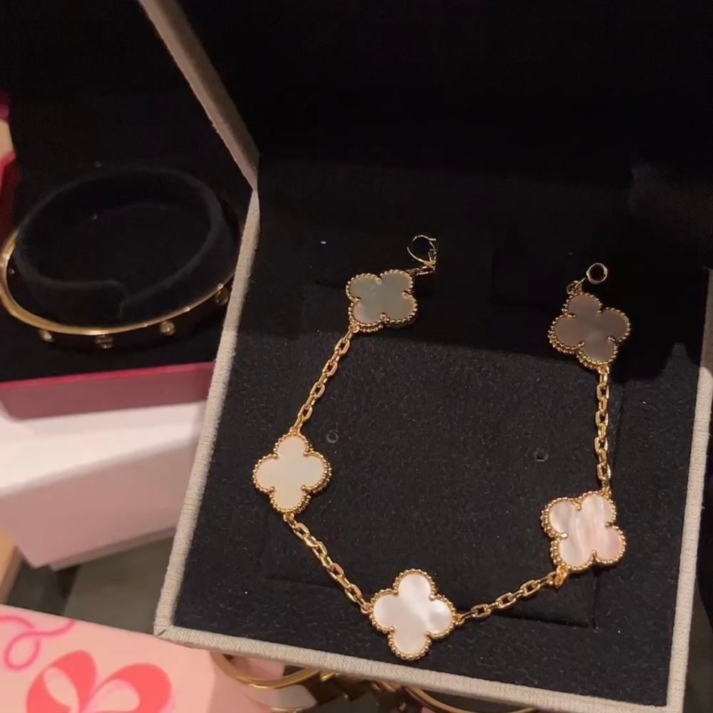 Van cleaf bracelet white