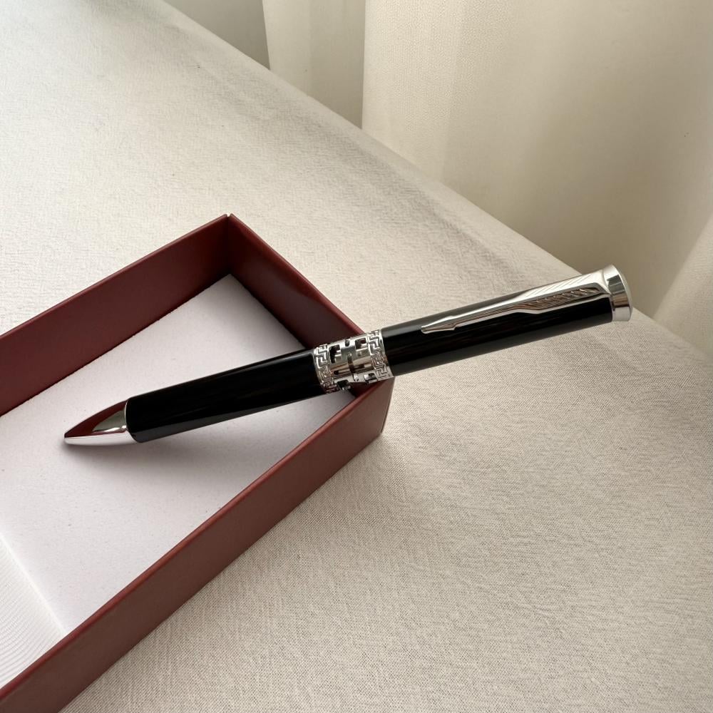 قلم رجالي فاخر بلون أسود