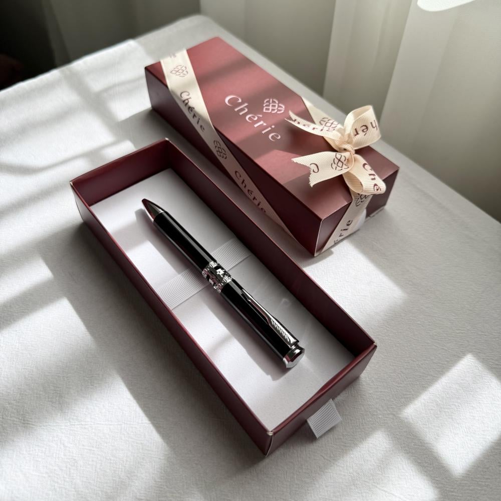 قلم رجالي فاخر بلون أسود