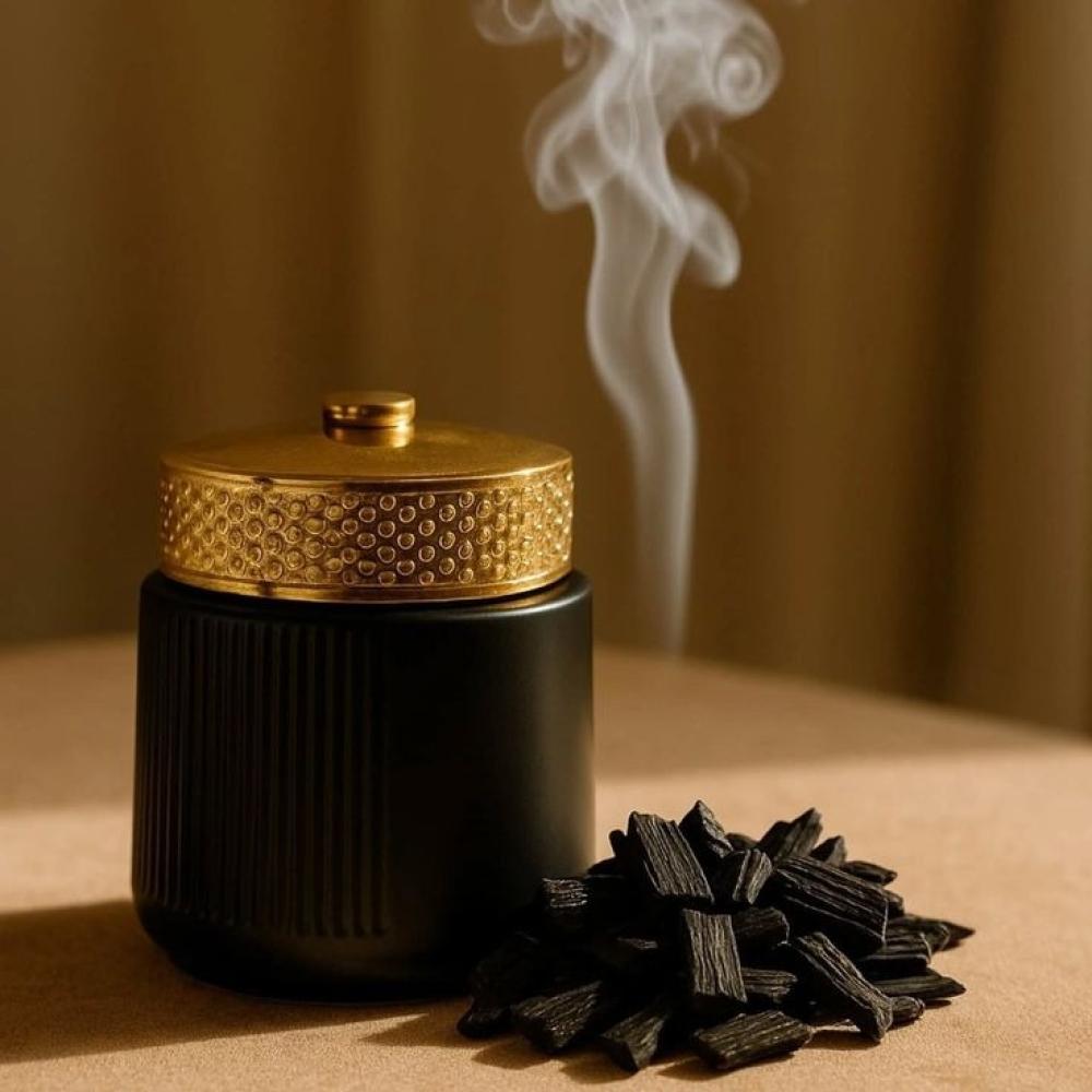 الفرق بين البخور والمسك والمرش – ومتى تستخدمين كل نوع؟