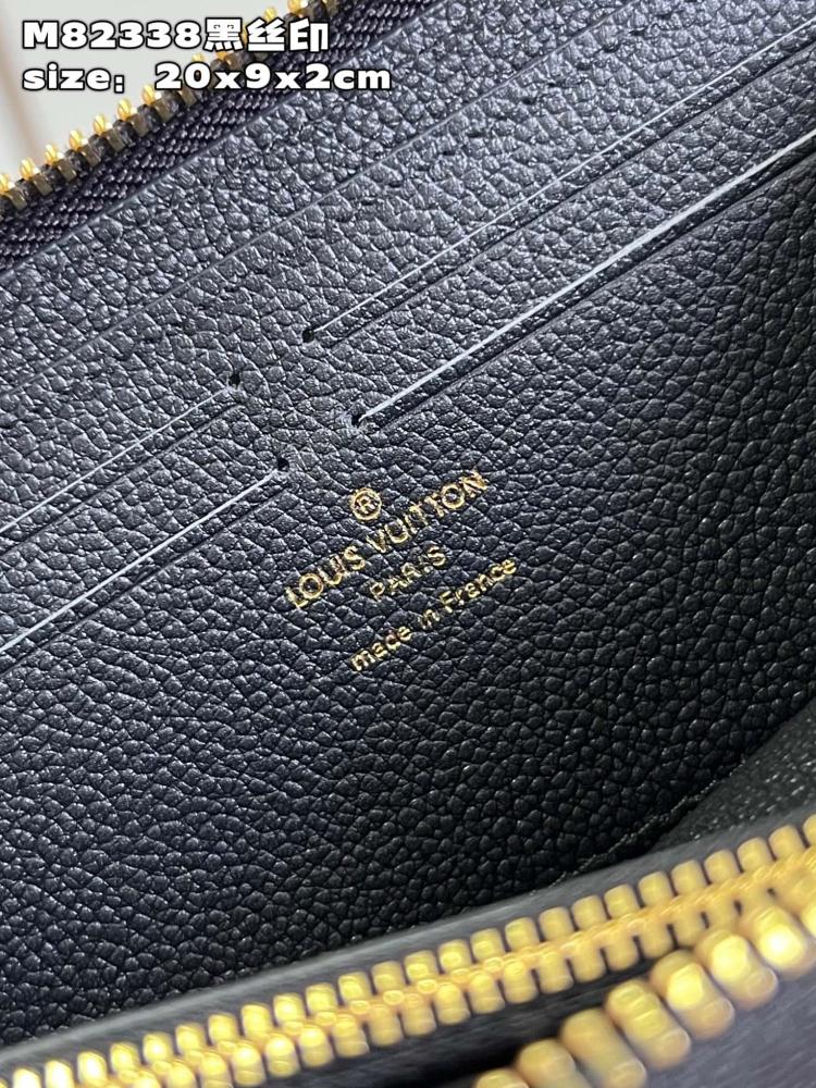 محفظة كليمونس جلد إمبريم بنقشة المونوغرام