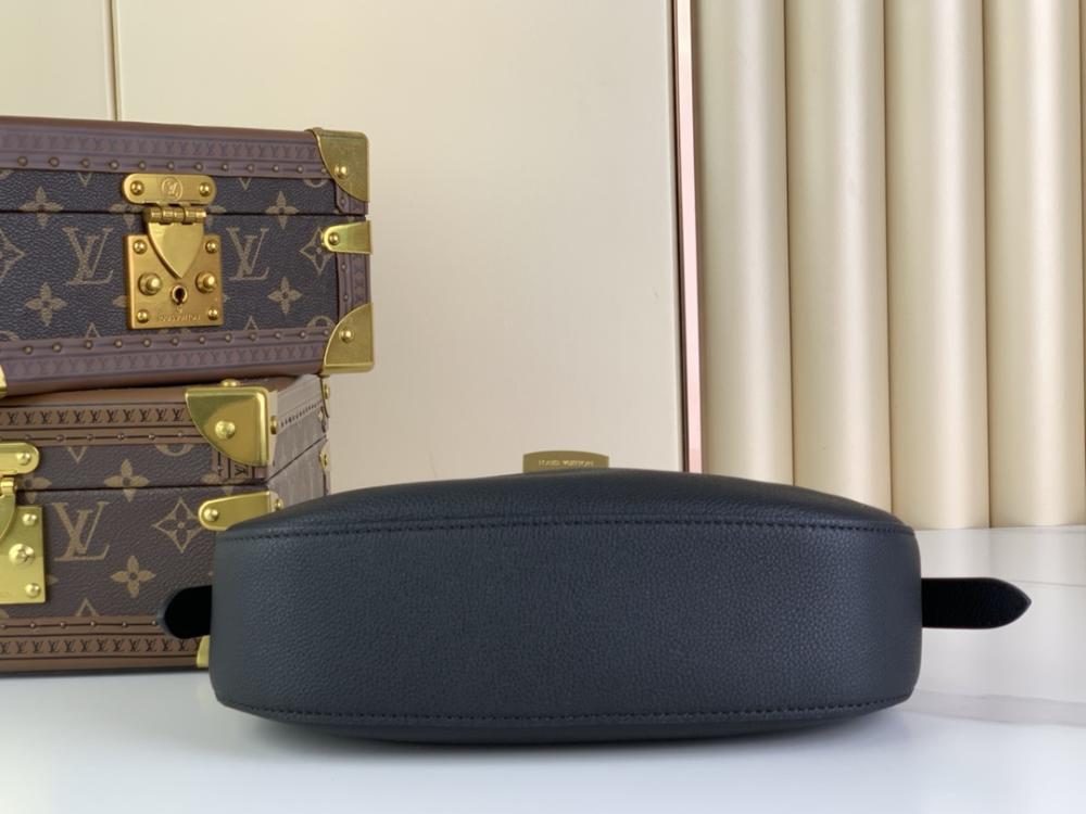 Low Key Shoulder Bag باز بوتيك