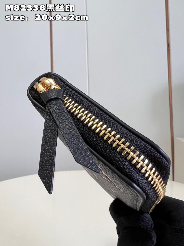 محفظة كليمونس جلد إمبريم بنقشة المونوغرام