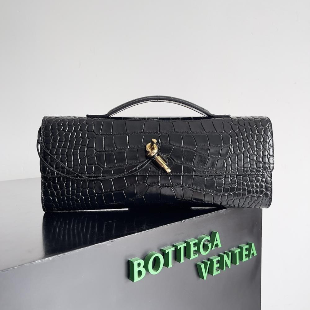 BV Andiamo Clutch 29cm - باز بوتيك