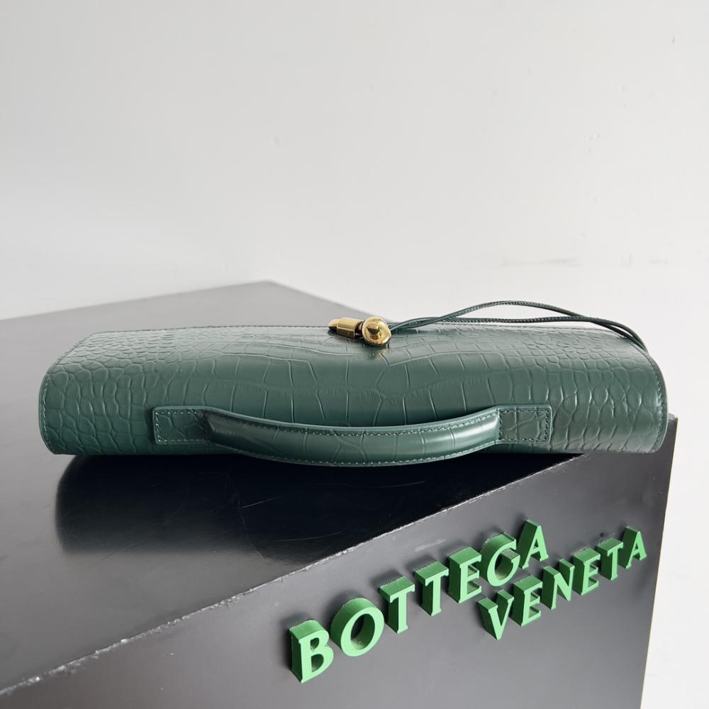 BV Andiamo Clutch 29cm - باز بوتيك
