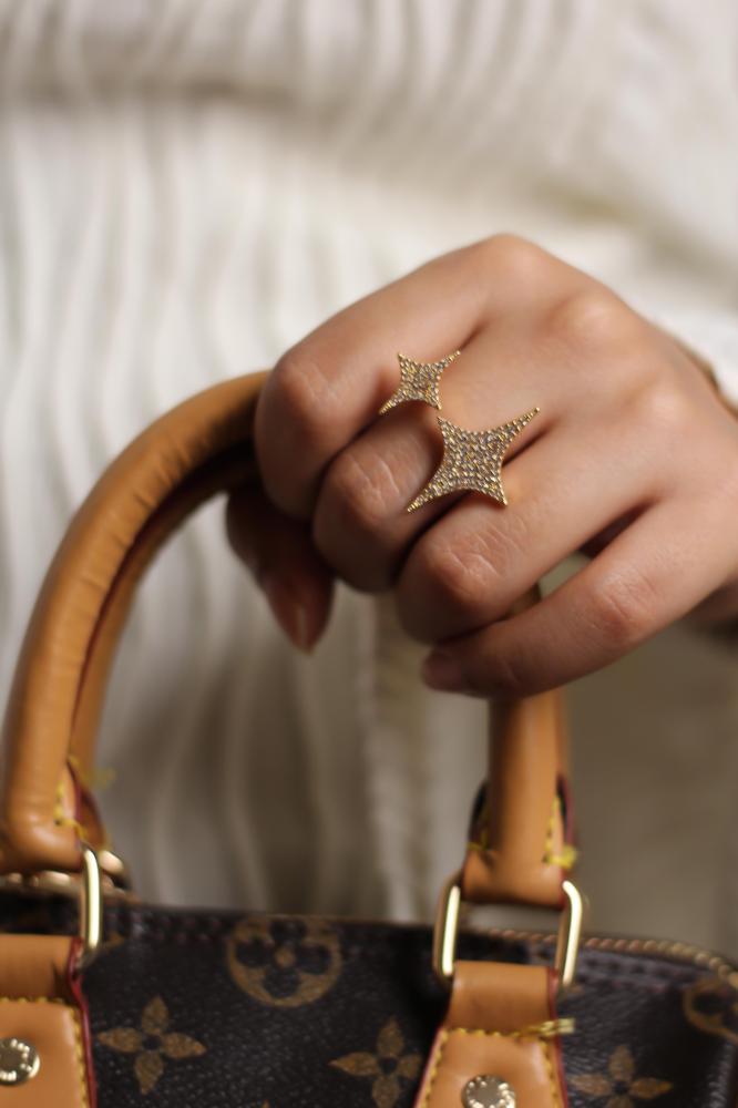 خاتم النجم باللونين الذهبي والفضي