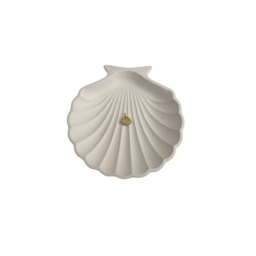 The small golden sea shell