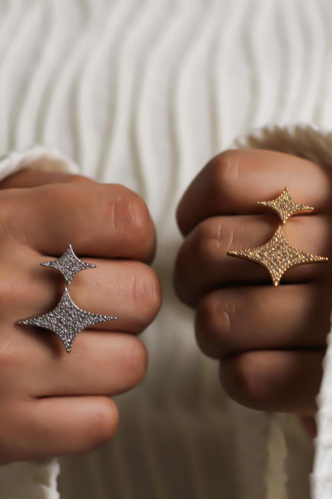 خاتم النجم باللونين الذهبي والفضي