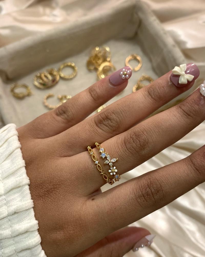 خاتم الفراشة والوردة