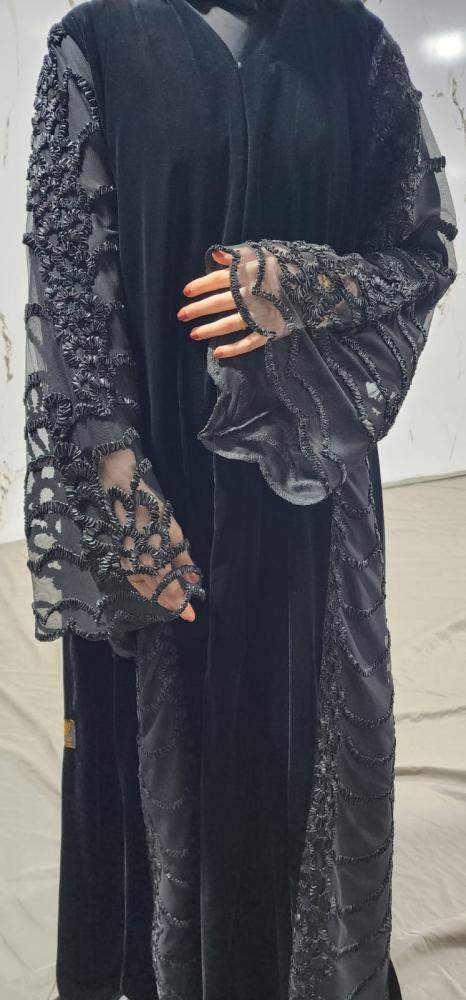 عباية مخمل نص كلوش