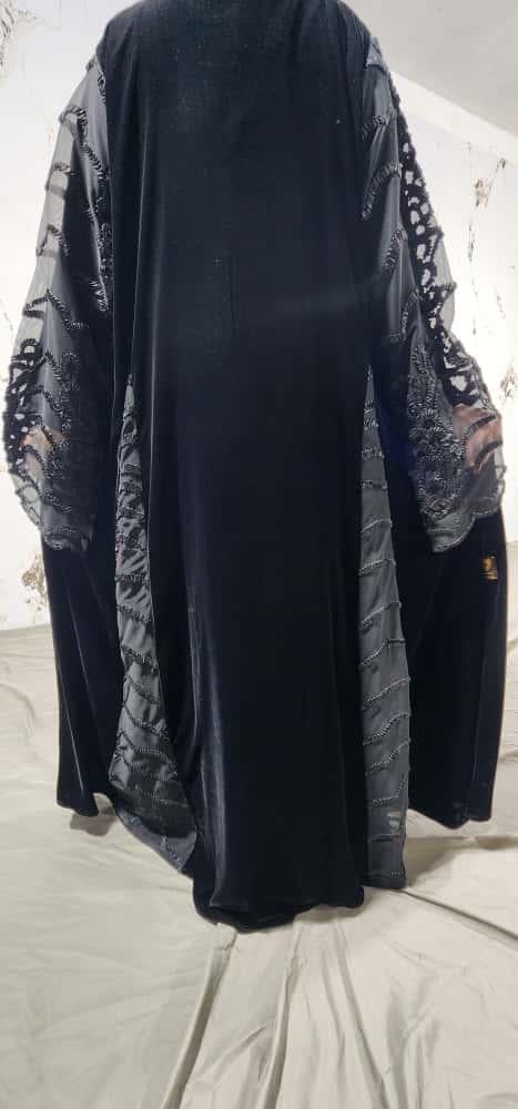 عباية مخمل نص كلوش