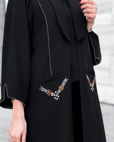 A24-عباية كريب ملكي بتطريز