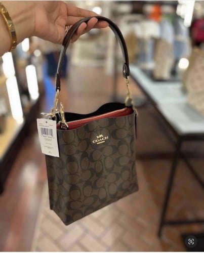 Mollie Bucket Bag 22 -Coach