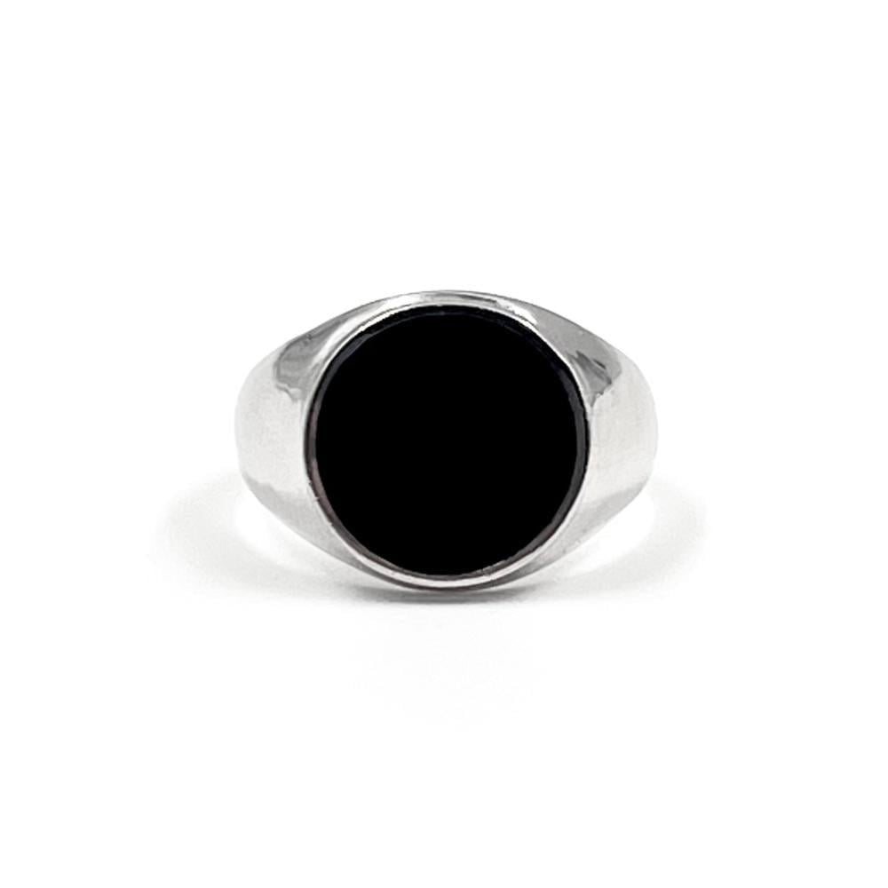 عرض أمامي لخاتم فضة رجالي بتصميم كلاسيكي بحجر أونيكس