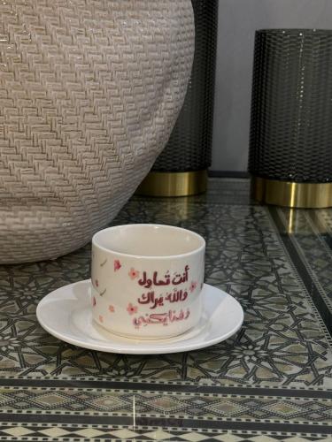 كوب بعبارة ( أنت تحاول والله يراك وهاذا يكفي)
