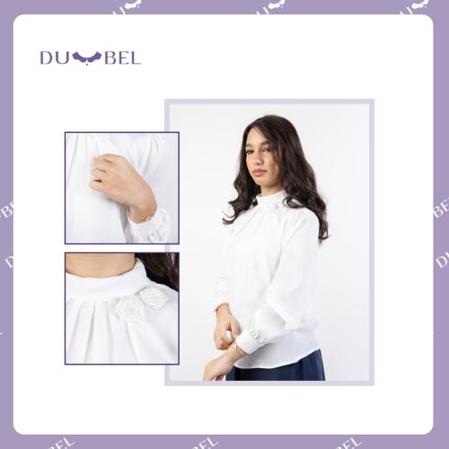 بلوزة ياقة عالية مع ورد