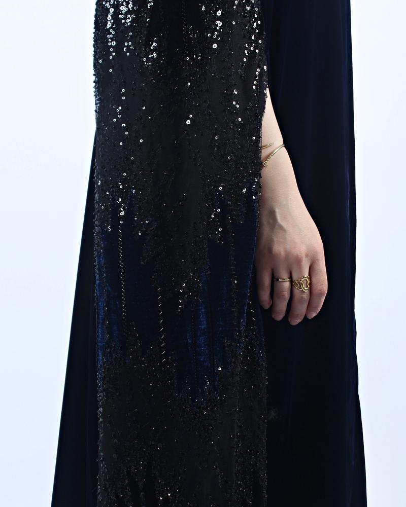 عباية وسن لون كحلي