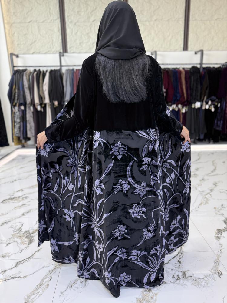 عبايه شتويه  نص شيفون مخمل