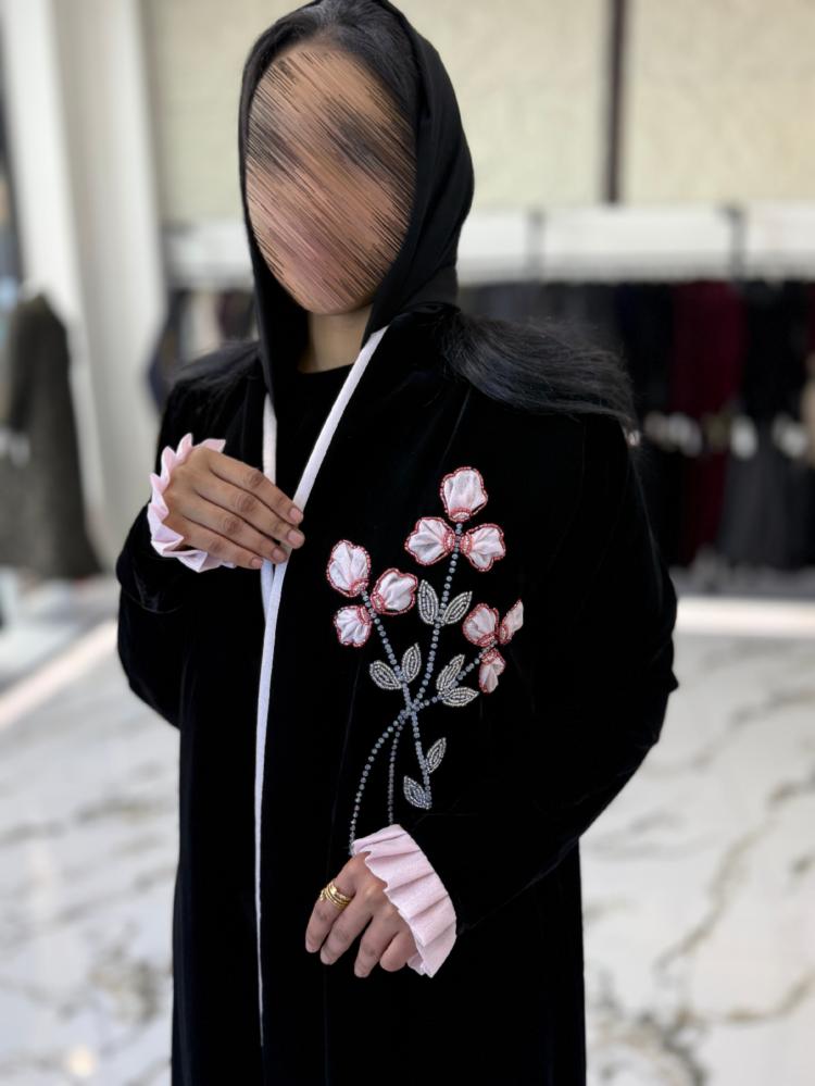 عبايه مخمل لون اسود