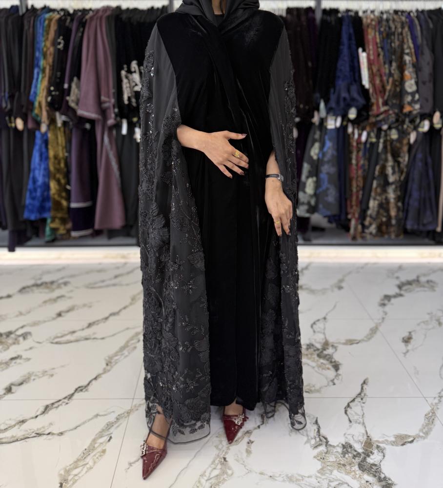 عبايه قطريه  مع تطريز وشك بالجنب