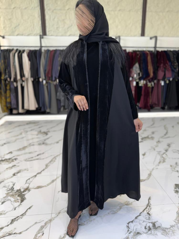 عبايه سراميك  امام وكم مخمل مع تحديد قيطان