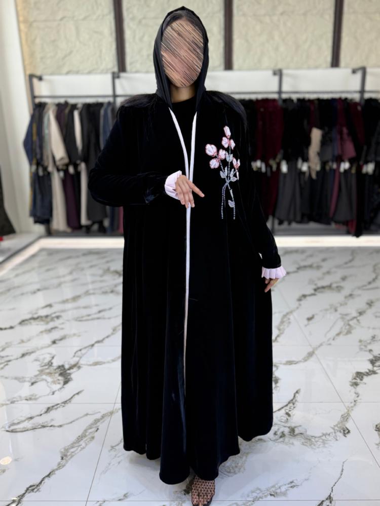 عبايه مخمل لون اسود
