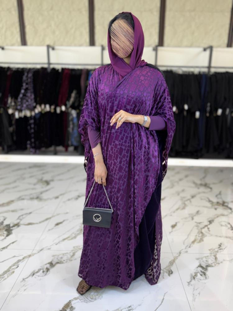 عبايه بشت مخمل