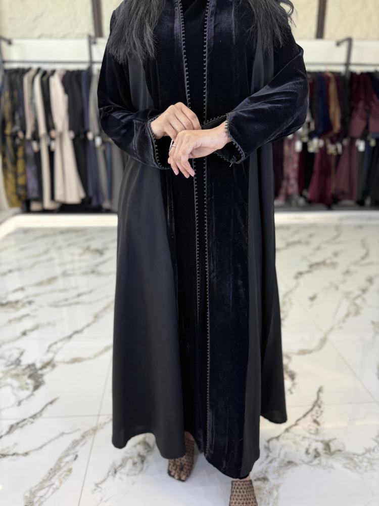 عبايه سراميك  امام وكم مخمل مع تحديد قيطان