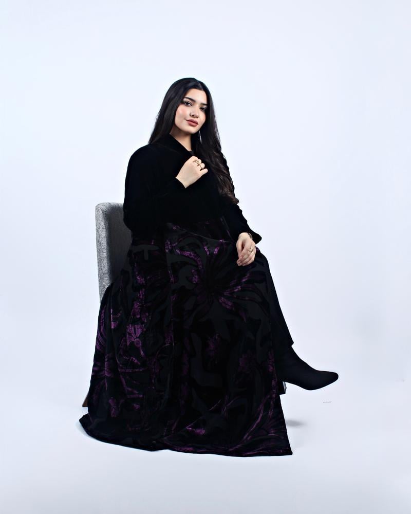 عبايه شتويه  نص شيفون مخمل