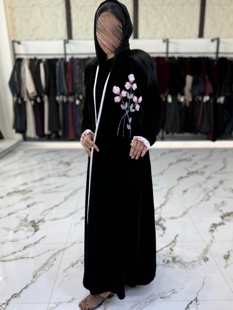 عبايه مخمل لون اسود
