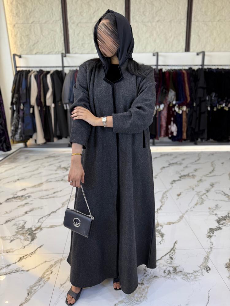 عبايه شتويه  القماش جوخ  القصه نص كلوش