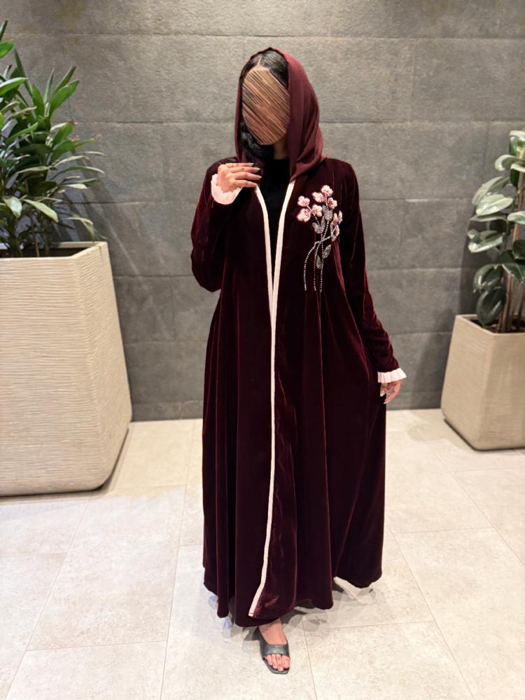 عبايه مخمل لون برغندي