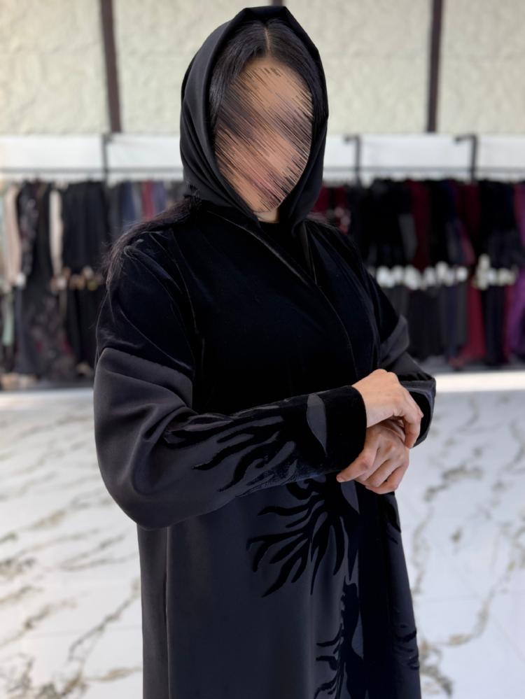 عبايه شتويه مخمل مع تخريم
