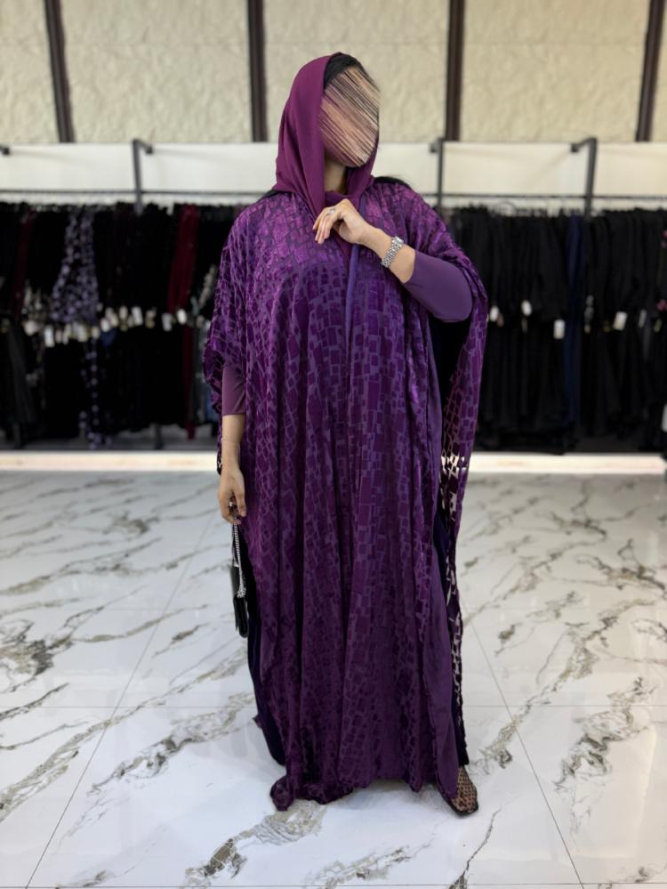 عبايه بشت مخمل