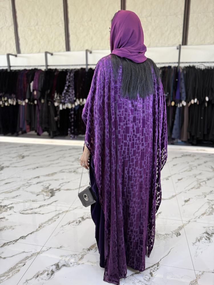 عبايه بشت مخمل