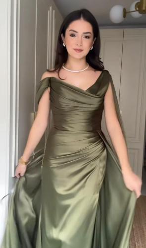 فستان نجلاء فستان سهرة تفته حرير لماع