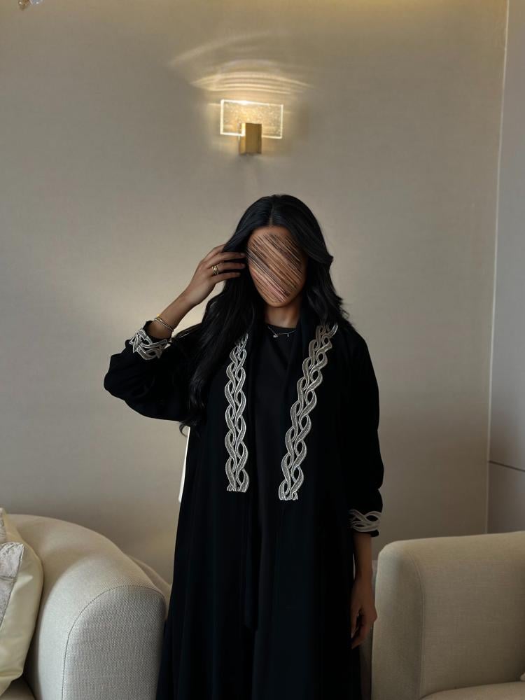 عباية C25 كريب ملكي نص كلوش مع كلفة تطريز بالأكمام والأمام
