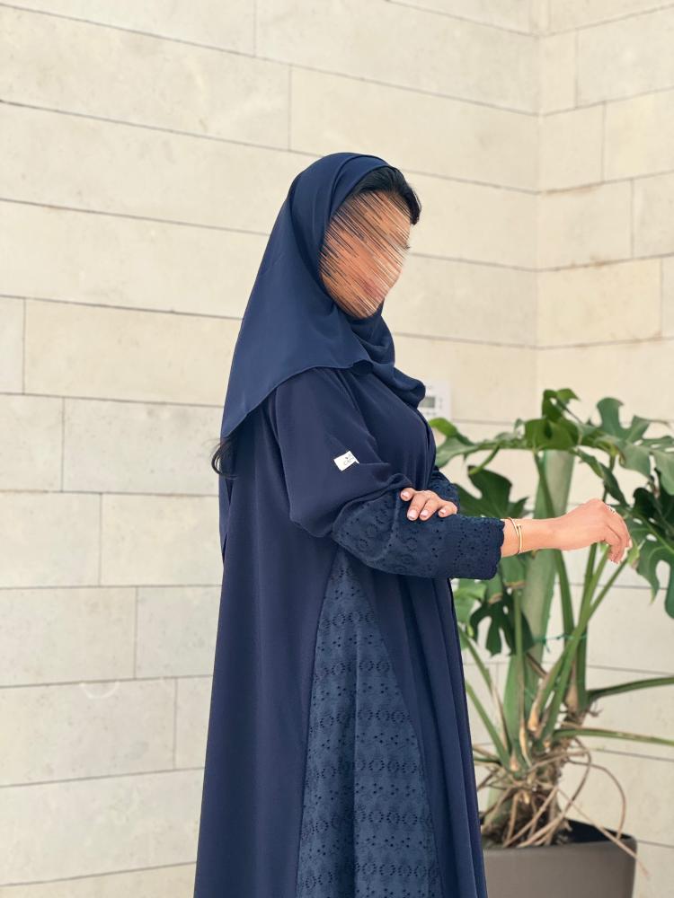 عباية C48  كريب كوري كحلي مع تدخيل تطريز كلوش