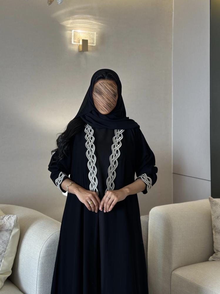 عباية C25 كريب ملكي نص كلوش مع كلفة تطريز بالأكمام والأمام