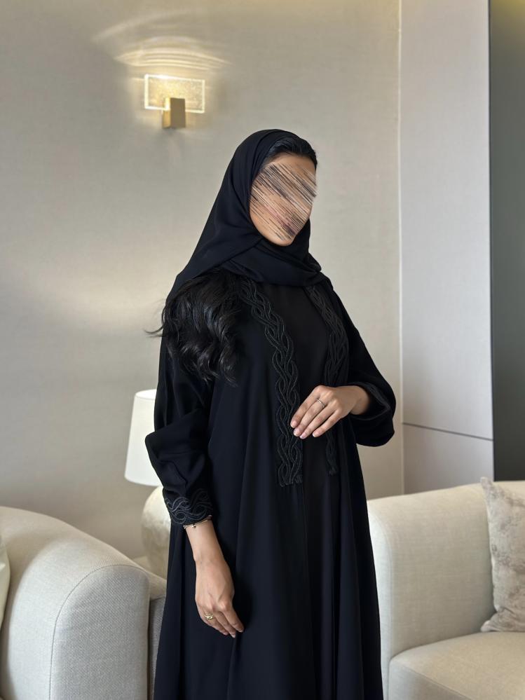 عباية C26 كريب ملكي نص كلوش مع كلفة تطريز بالأكمام والأمام