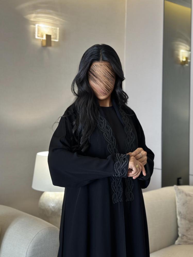 عباية C26 كريب ملكي نص كلوش مع كلفة تطريز بالأكمام والأمام