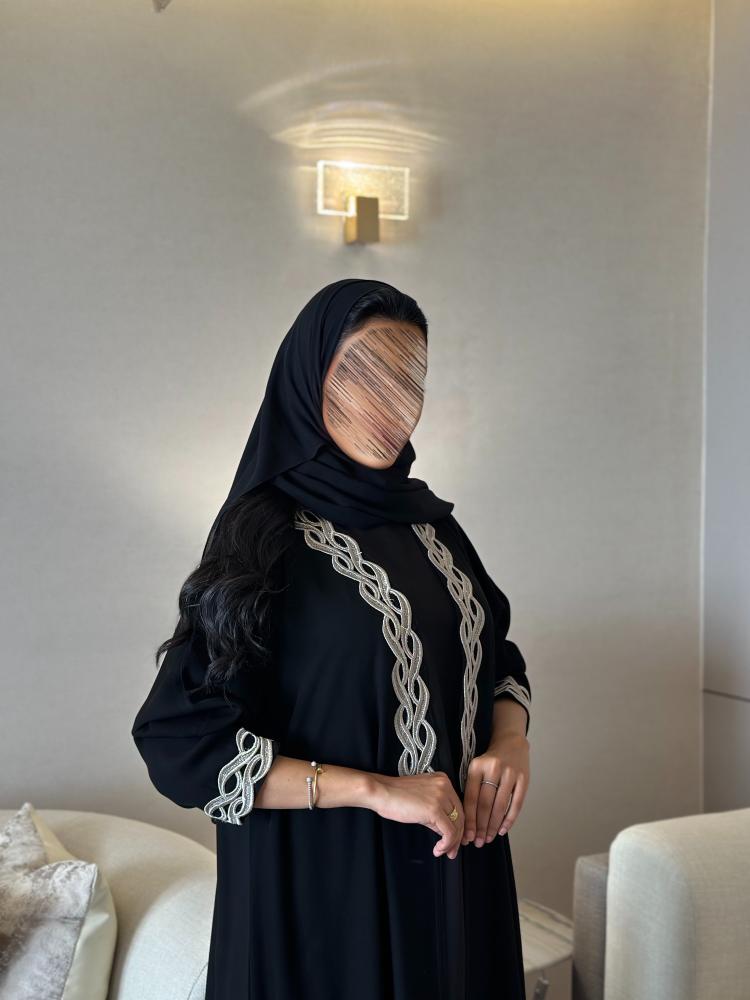 عباية C25 كريب ملكي نص كلوش مع كلفة تطريز بالأكمام والأمام