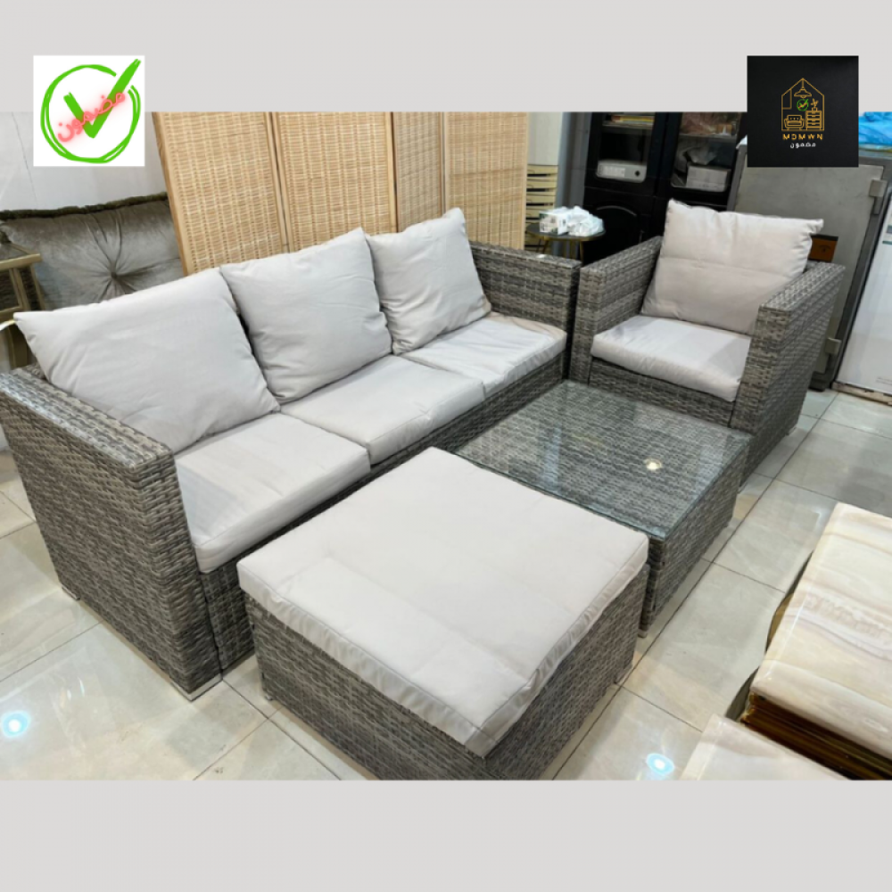 جلسة خارجية مكونة من مقعد ثلاثي و مقعدين مفرد و طاولة صناعة صينية